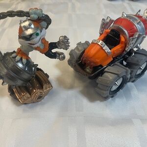 Skylanders Superchargers- Smash Hit + Thump Truck